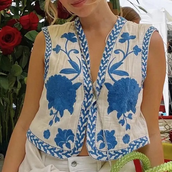 Jackets & Blazers - ⭐️HP! Vest embroidered with blue flowers. Size L. New!